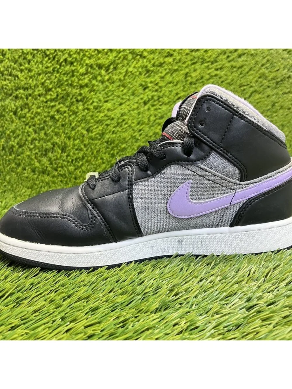 Nike Air Jordan 1 Mid SE Houndstooth Girls Size 7Y Black Athletic Shoes Sneakers